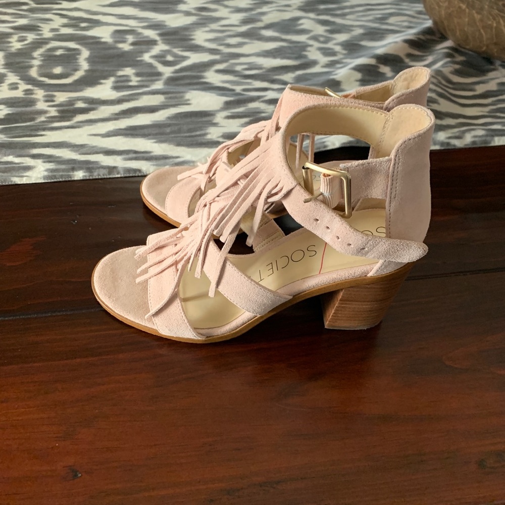 Sole Society Light pink suede shoes with fringe